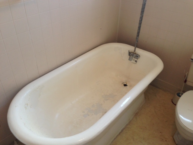 Bathtub Refinishing (Before)