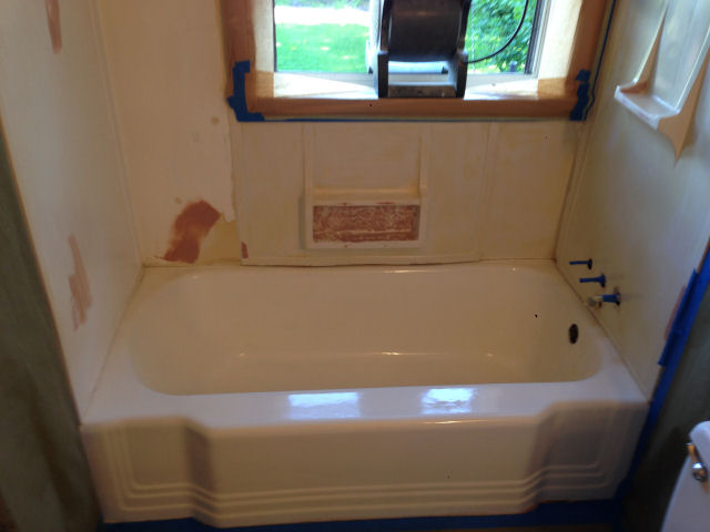 Bathtub Refinishing (Before)